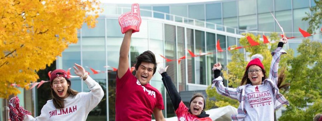 Happy Hamline Undergraduate Students on Anderson Center